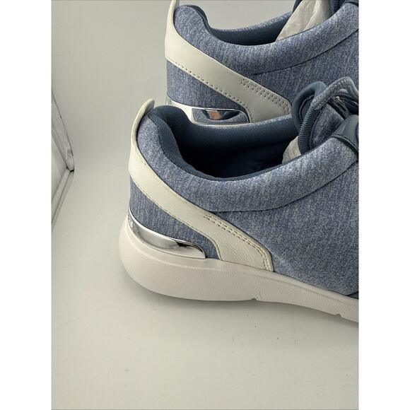 Michael Kors Women’s‎ Amanda Trainer Sneakers Sz 7.5 M Color Pale Blue White NIB - Picture 2 of 12